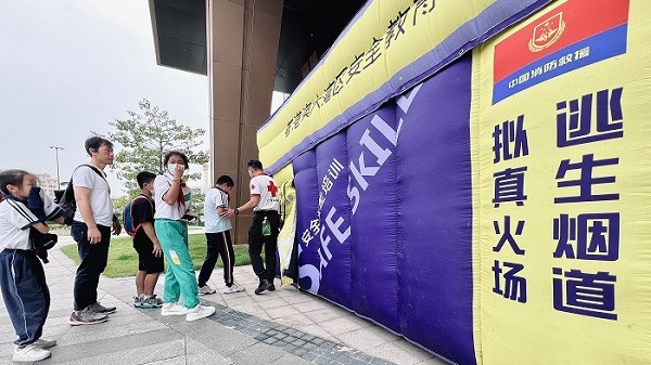 探索未来安全新视界：开云官方网页版官网VR消防安全应急科普体验教室馆基地